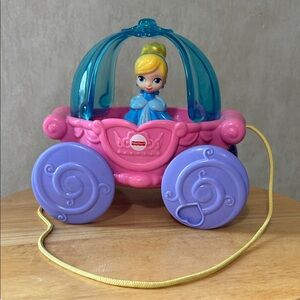 2014 Musical 🎶 Cinderella Pull Carriage with Pink and Blue Design. WORKS!